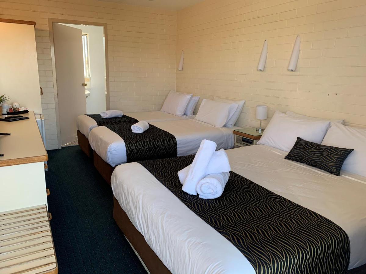 Crest Motor Motel 3*